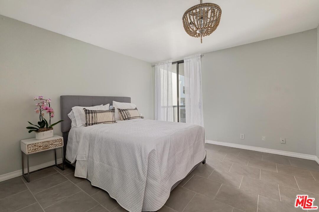 906 N Doheny Dr Unit: 418