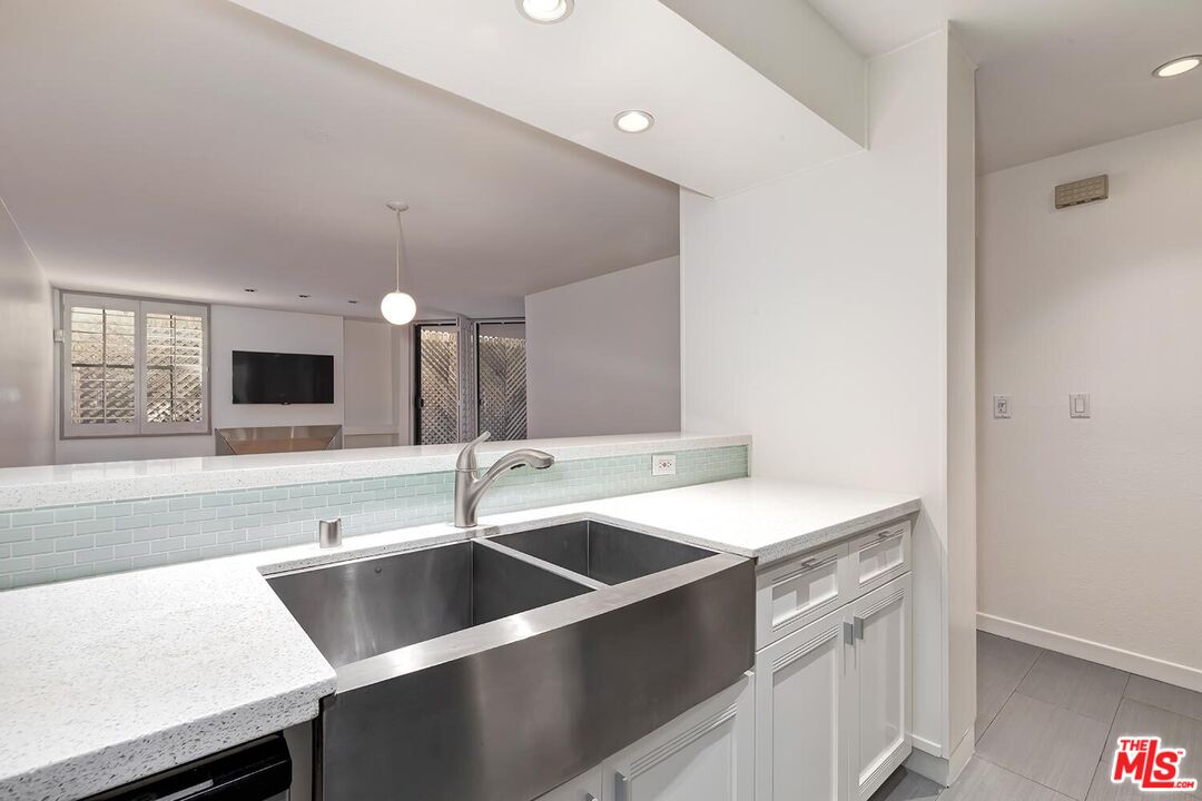 750 N Kings Rd Unit: 120