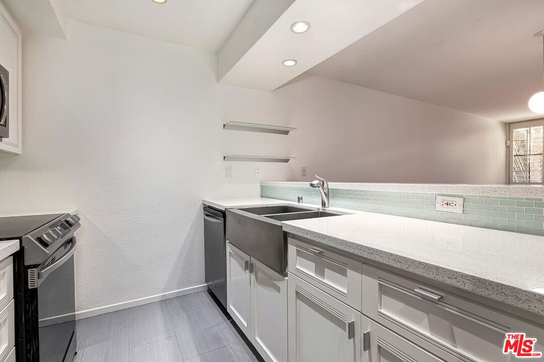 750 N Kings Rd Unit: 120