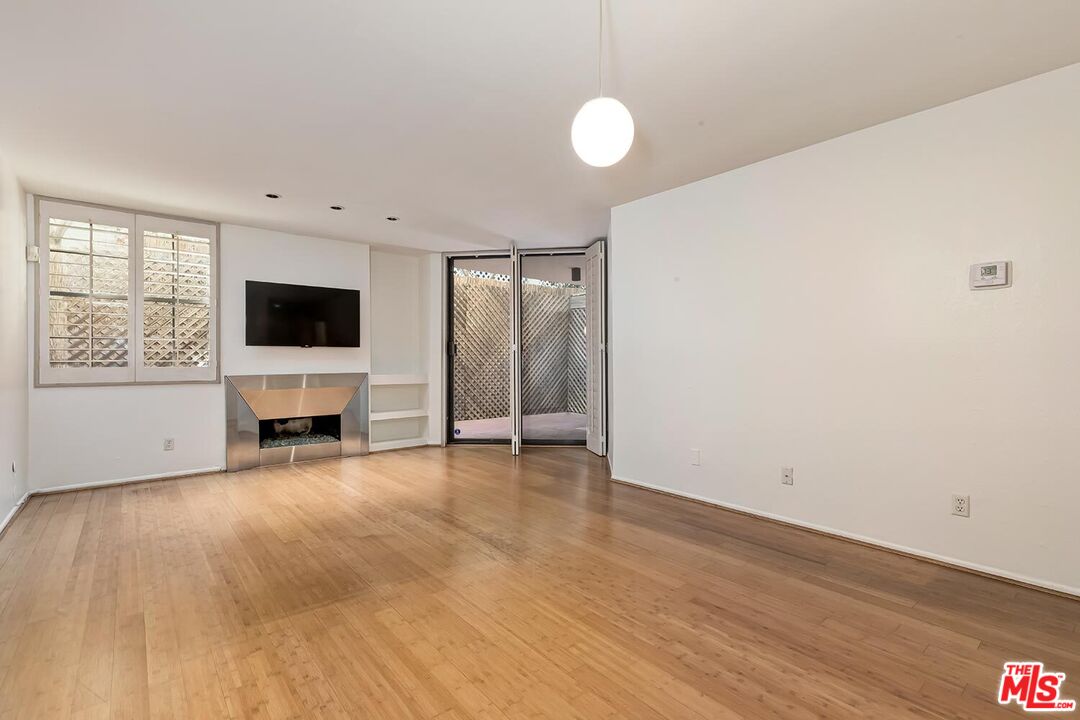 750 N Kings Rd Unit: 120