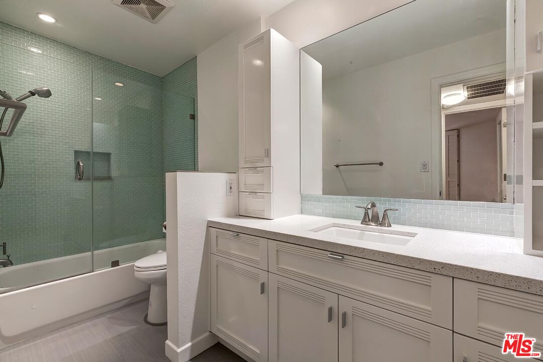 750 N Kings Rd Unit: 120