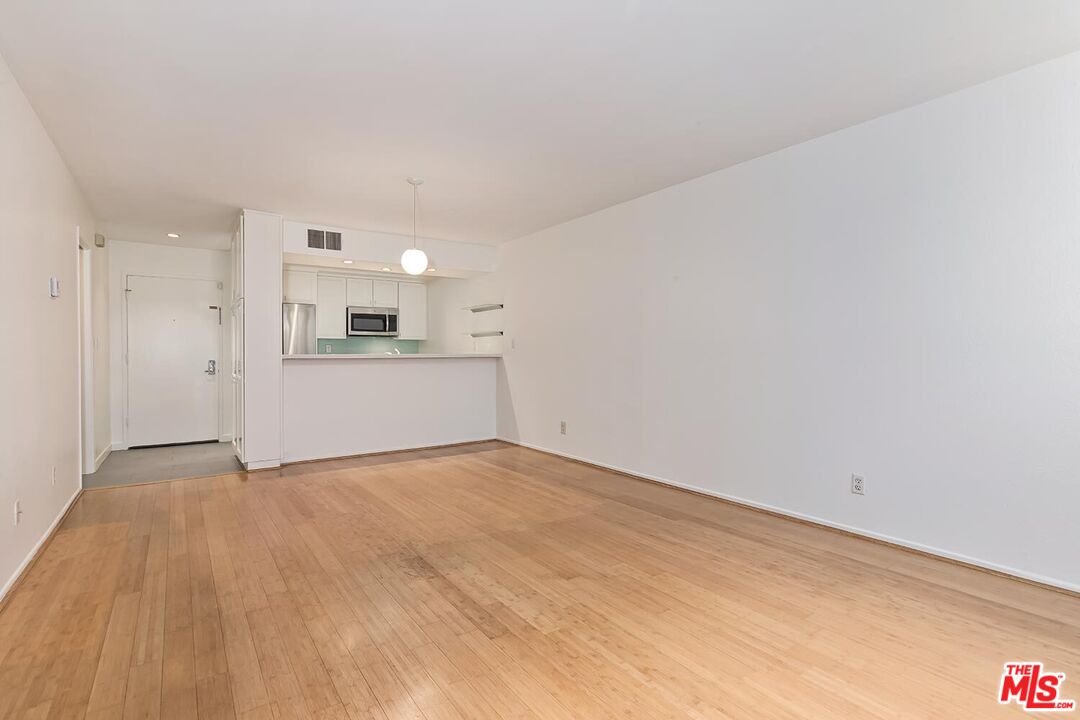 750 N Kings Rd Unit: 120