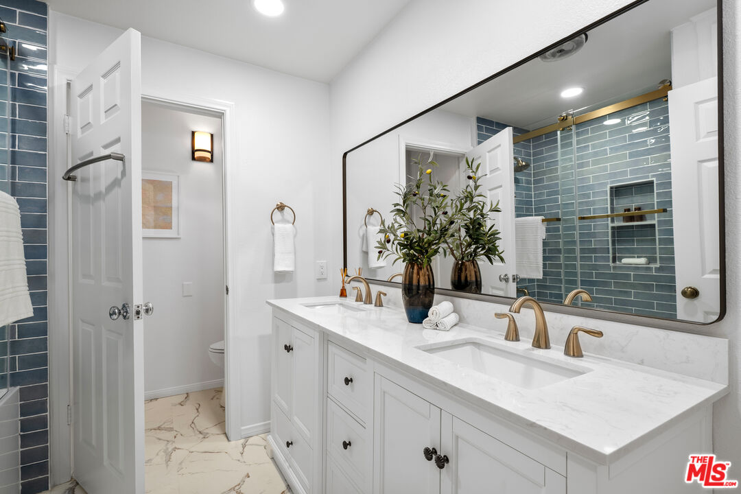 11982 Kiowa Ave Unit: 203