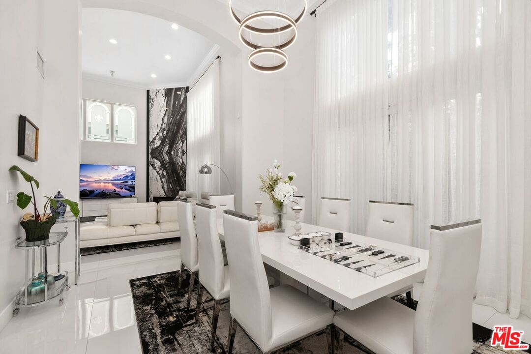 11974 Mayfield Ave Unit: 2