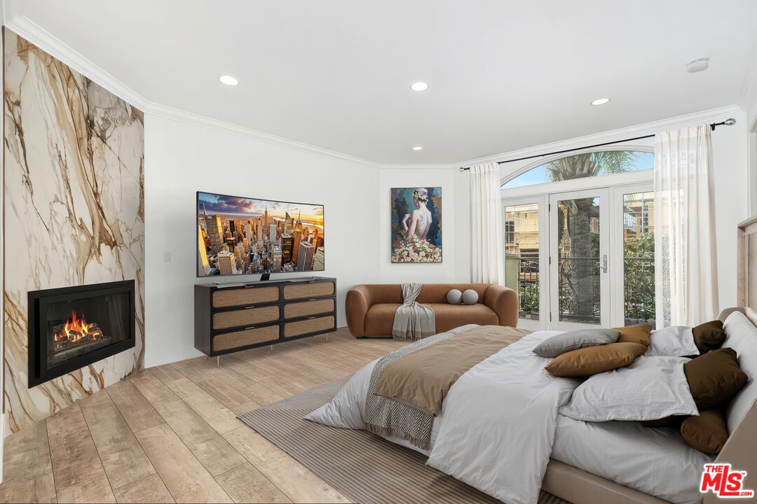 11974 Mayfield Ave Unit: 2