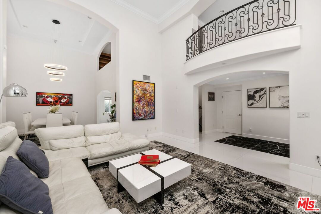 11974 Mayfield Ave Unit: 2