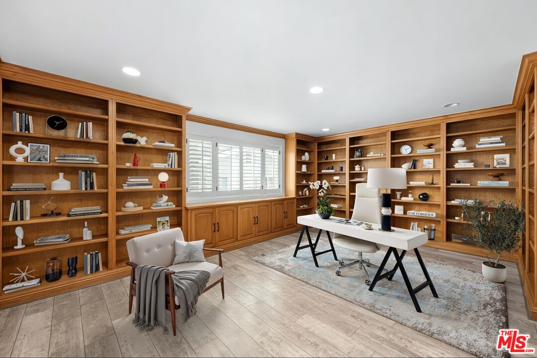 11974 Mayfield Ave Unit: 2