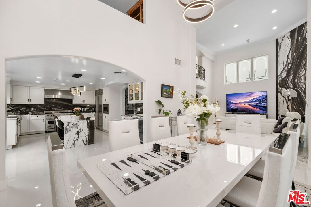 11974 Mayfield Ave Unit: 2