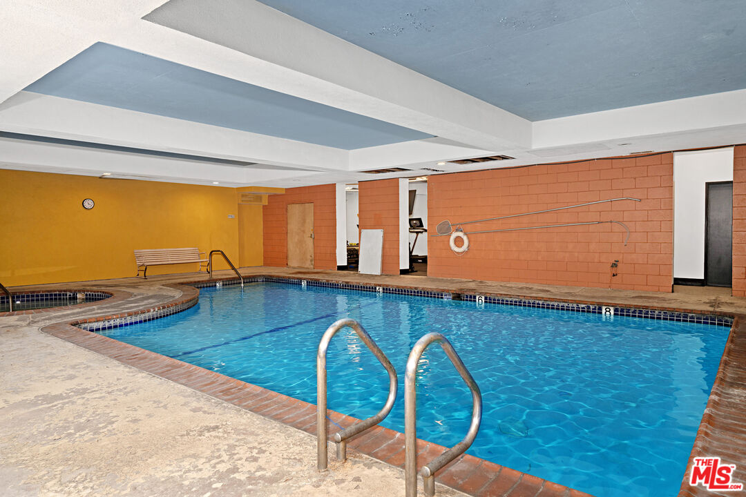 1010 N Kings Rd Unit: 218