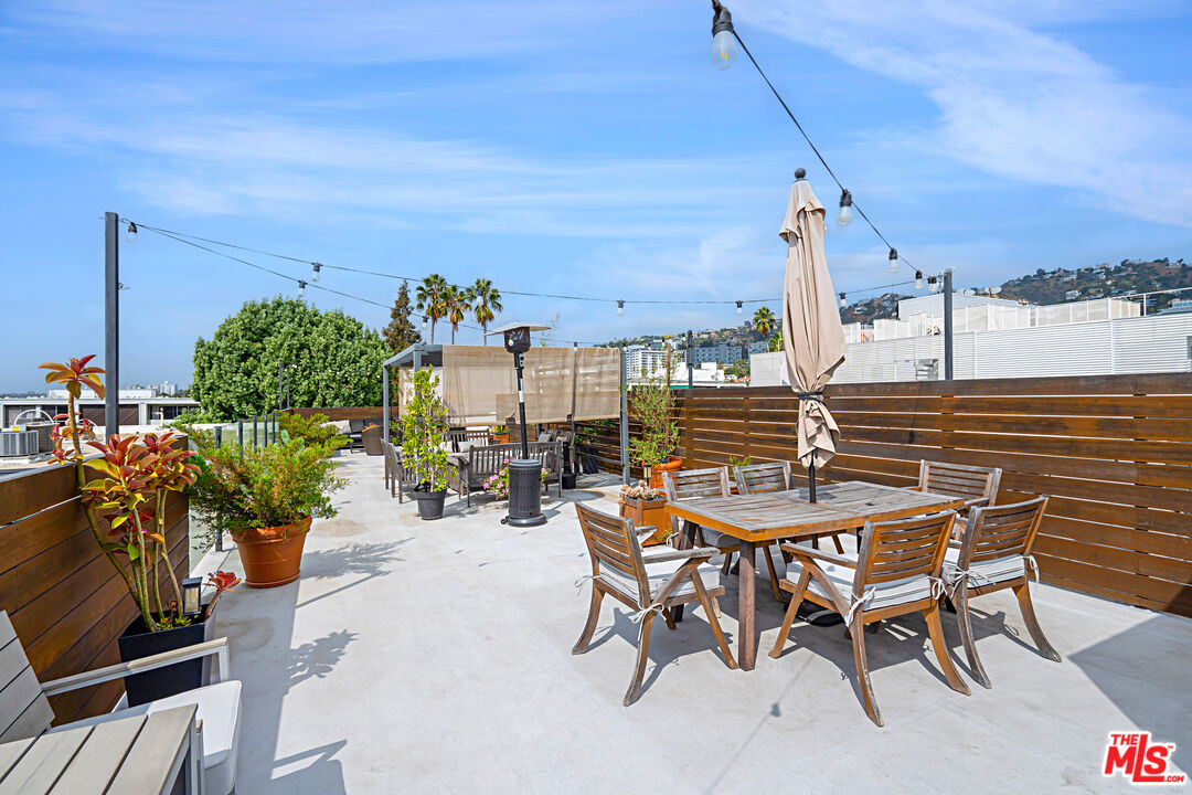 1010 N Kings Rd Unit: 218