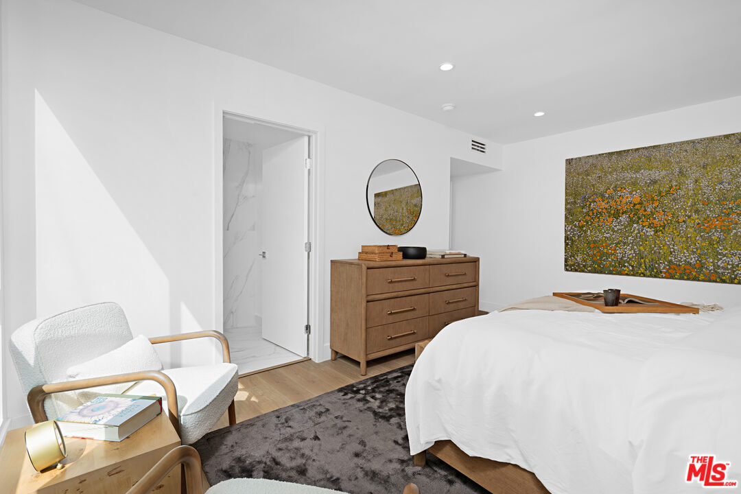 1010 N Kings Rd Unit: 218