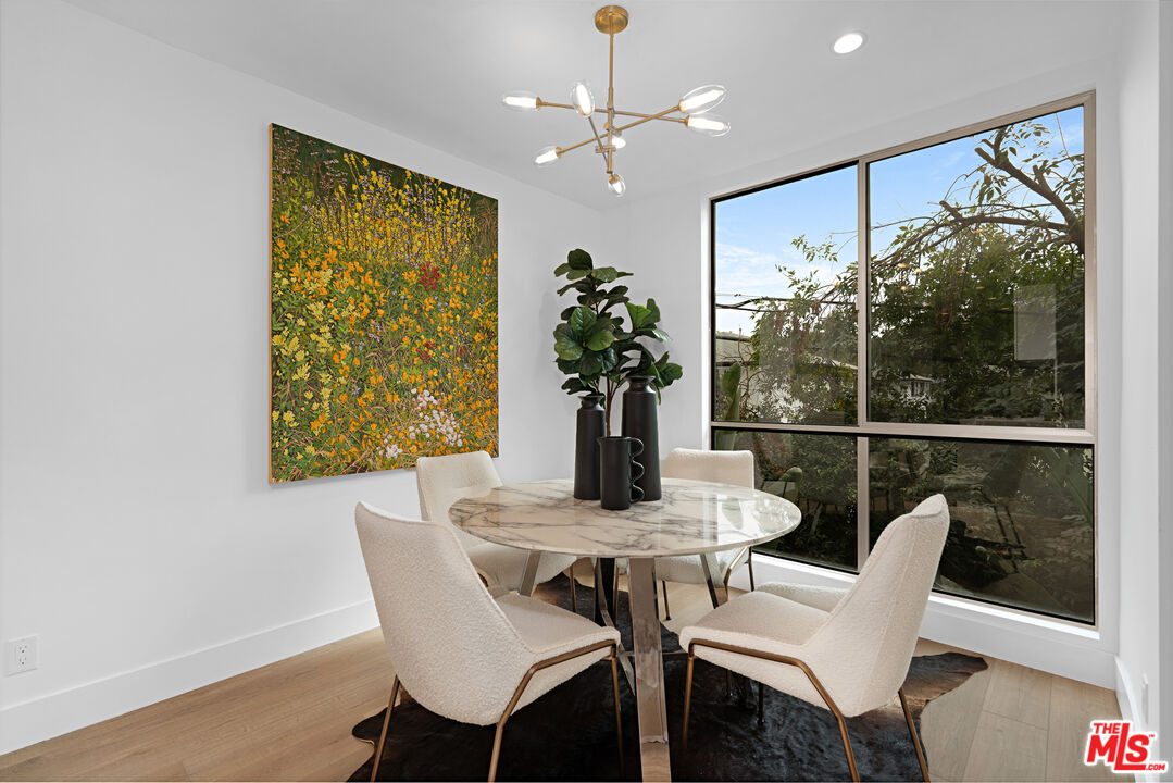 1010 N Kings Rd Unit: 218