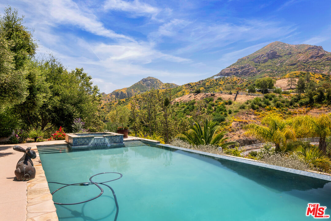 31823 Lobo Canyon Rd