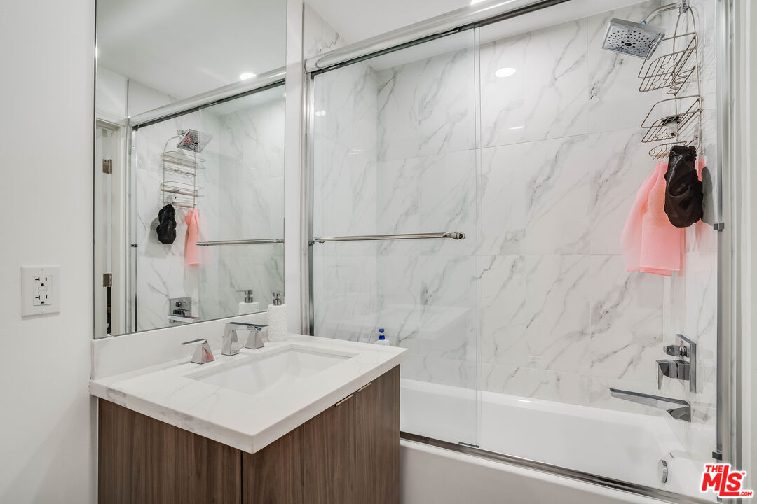 1021 S Shenandoah St Unit: 101