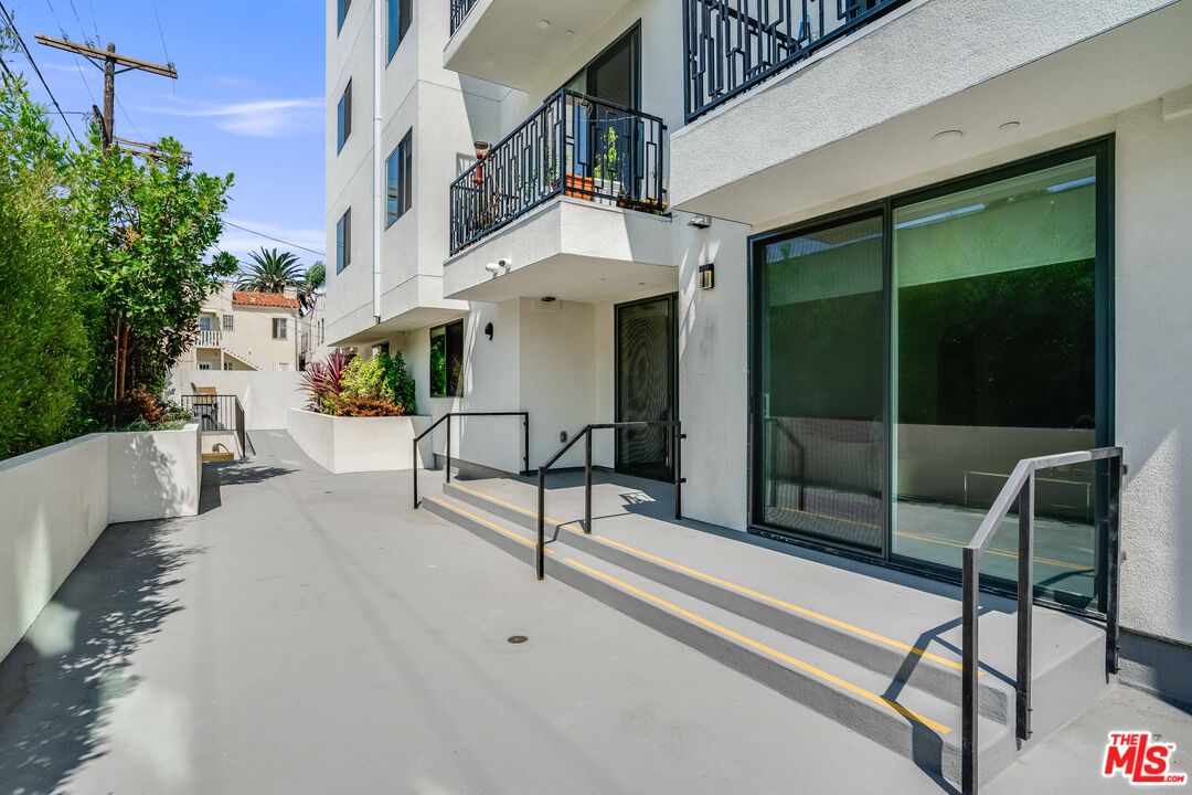 1021 S Shenandoah St Unit: 102