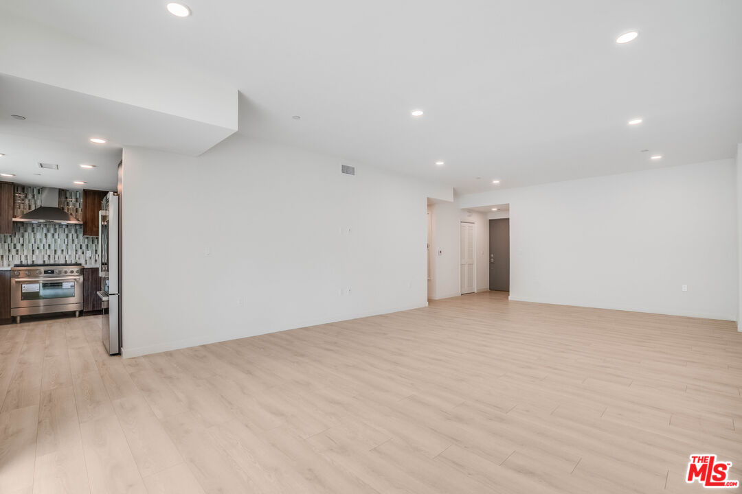 1021 S Shenandoah St Unit: 102