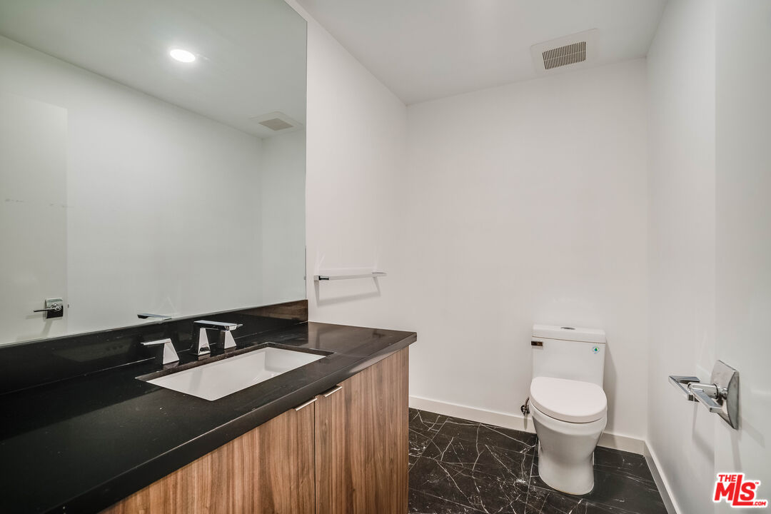 1021 S Shenandoah St Unit: 102