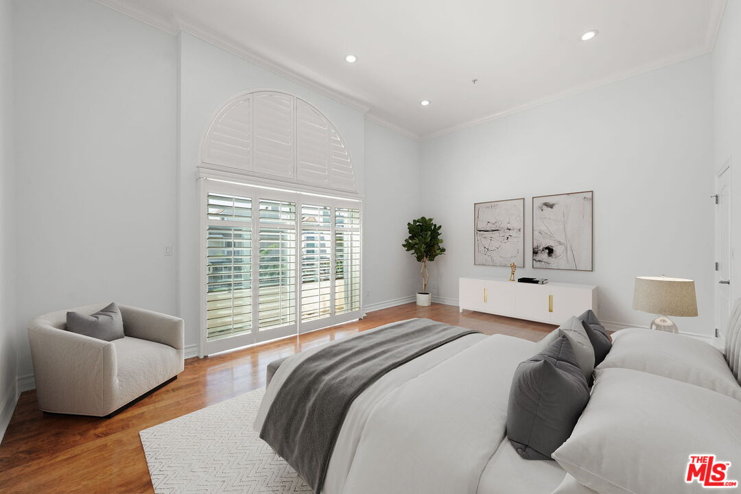 1726 Stoner Ave Unit: 102