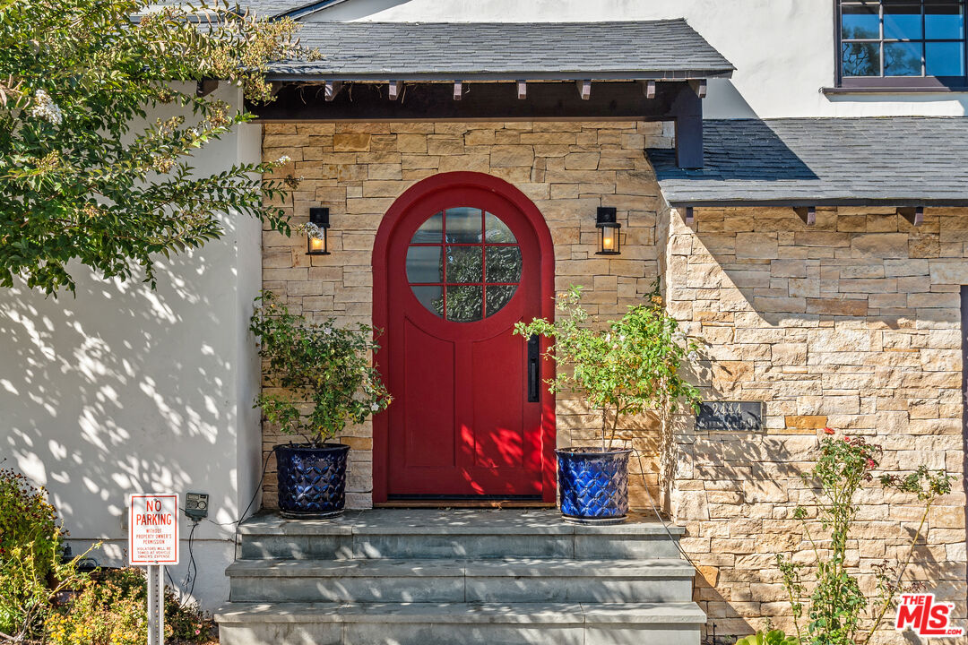 2444 Carman Crest Dr