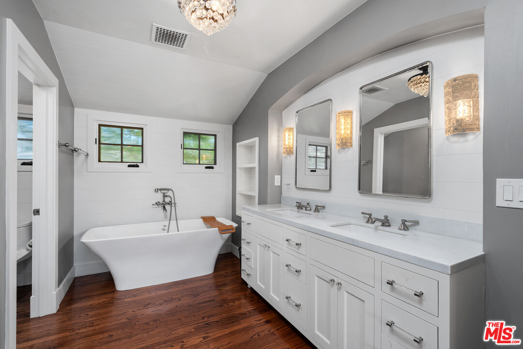 2444 Carman Crest Dr