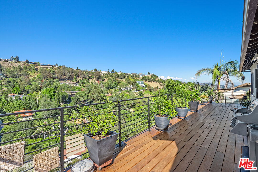 2444 Carman Crest Dr