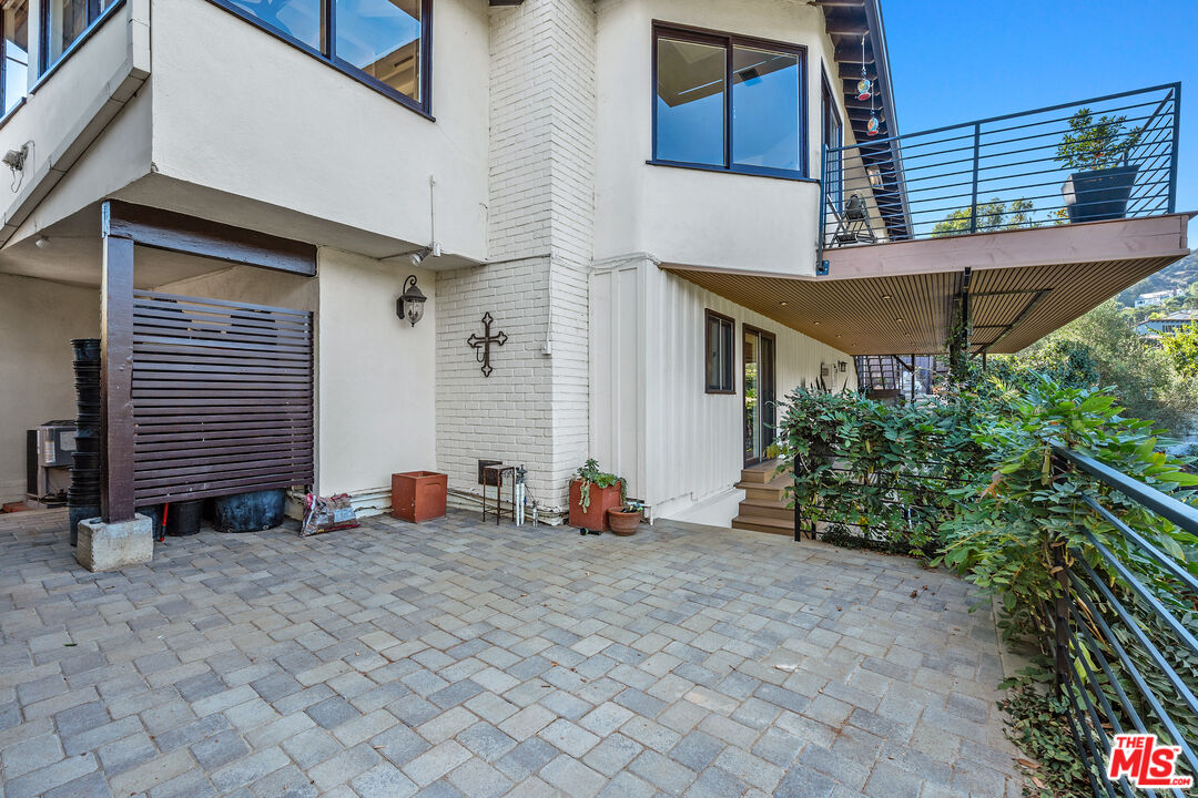 2444 Carman Crest Dr