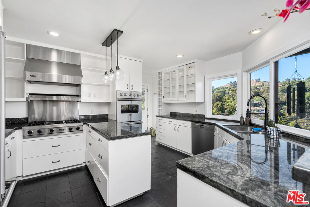 2444 Carman Crest Dr