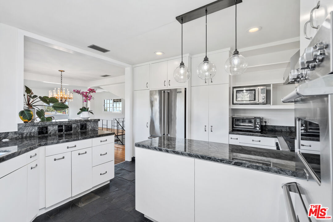 2444 Carman Crest Dr