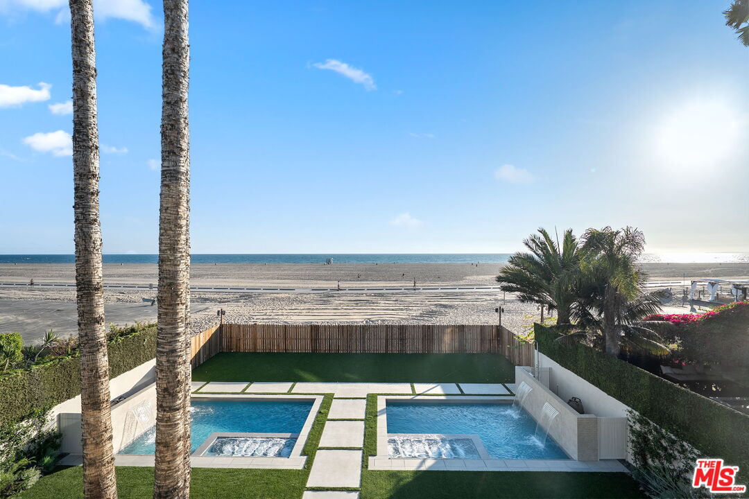 938 Palisades Beach Rd