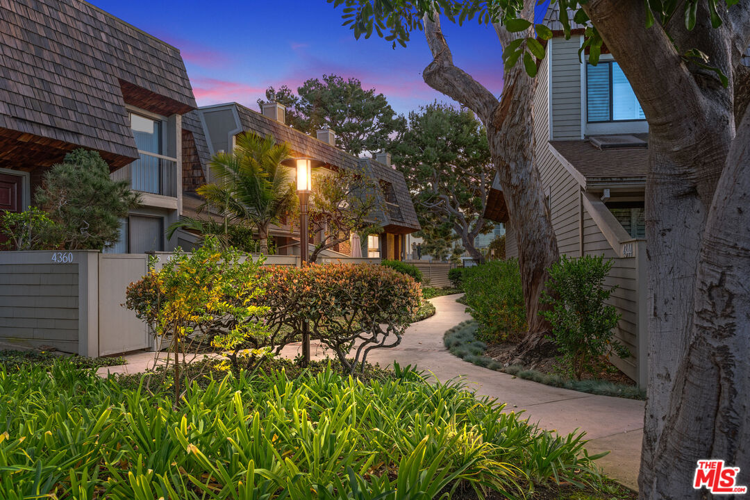 4360 Glencoe Ave Unit: 2