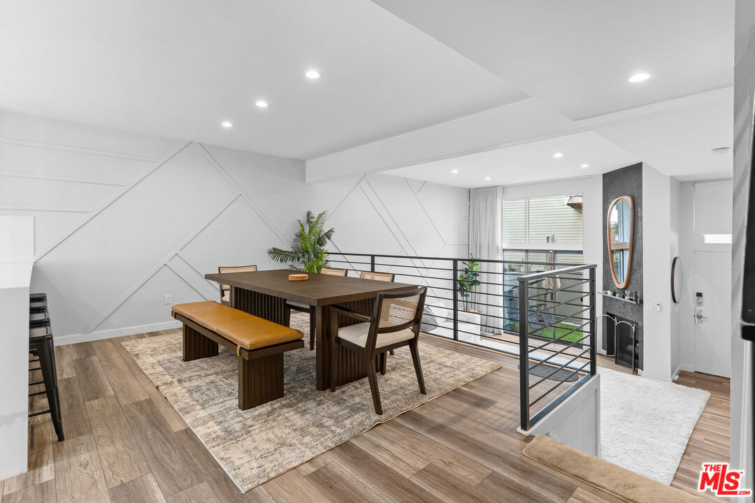 4360 Glencoe Ave Unit: 2