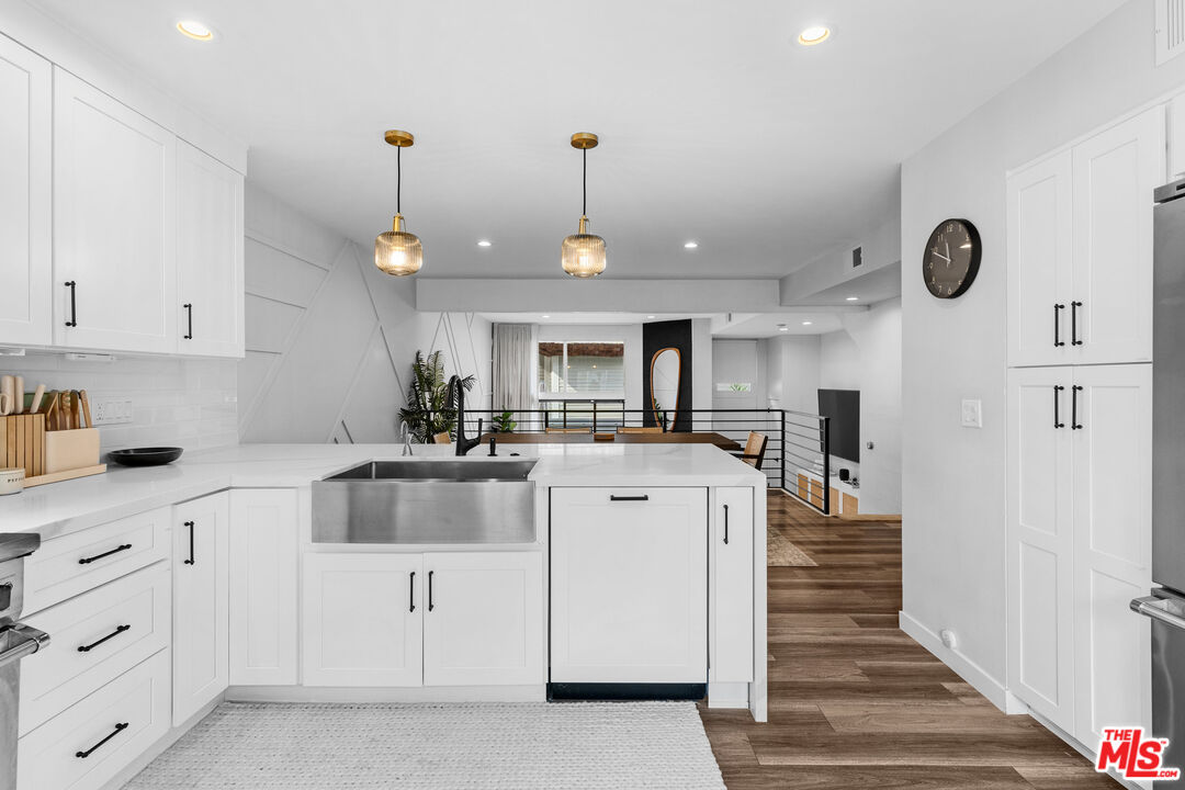 4360 Glencoe Ave Unit: 2