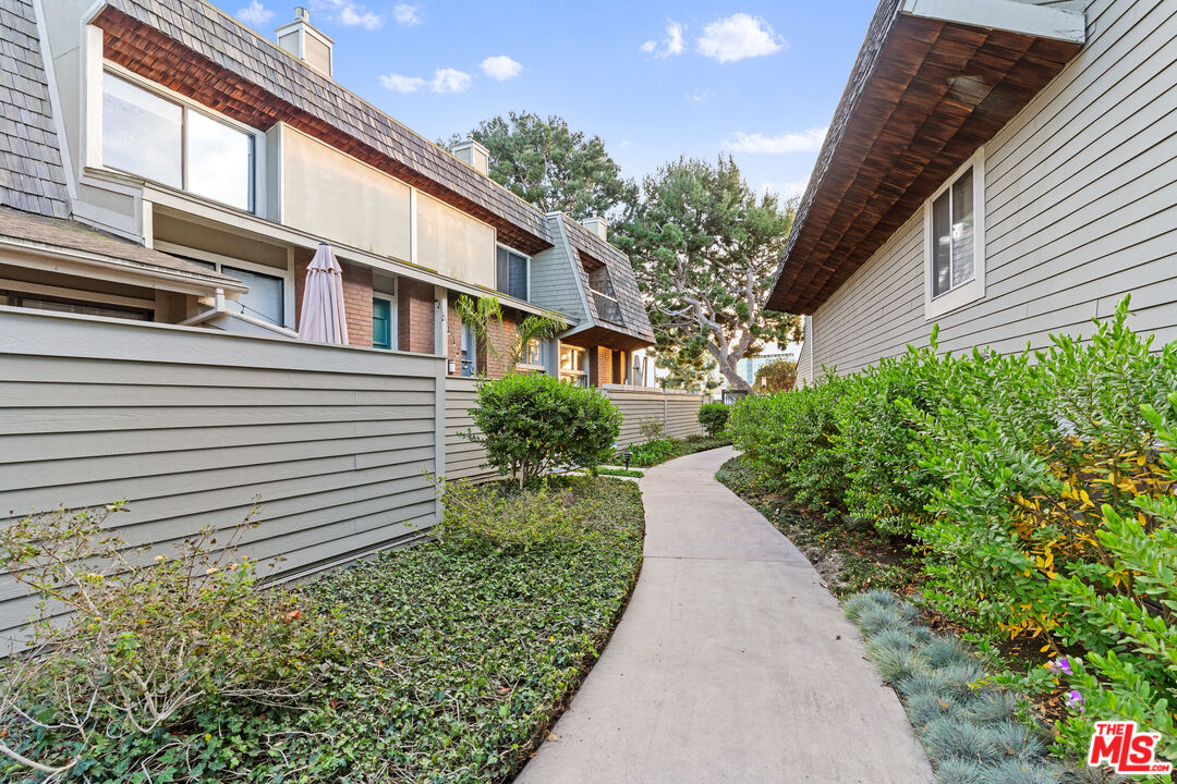 4360 Glencoe Ave Unit: 2