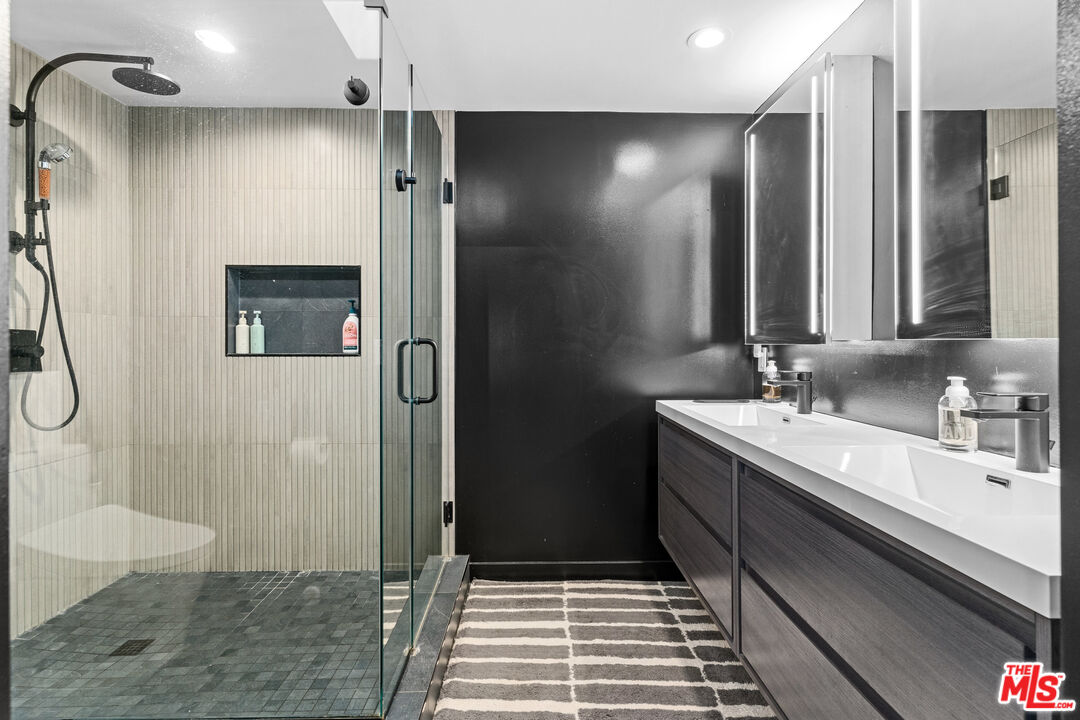 4360 Glencoe Ave Unit: 2