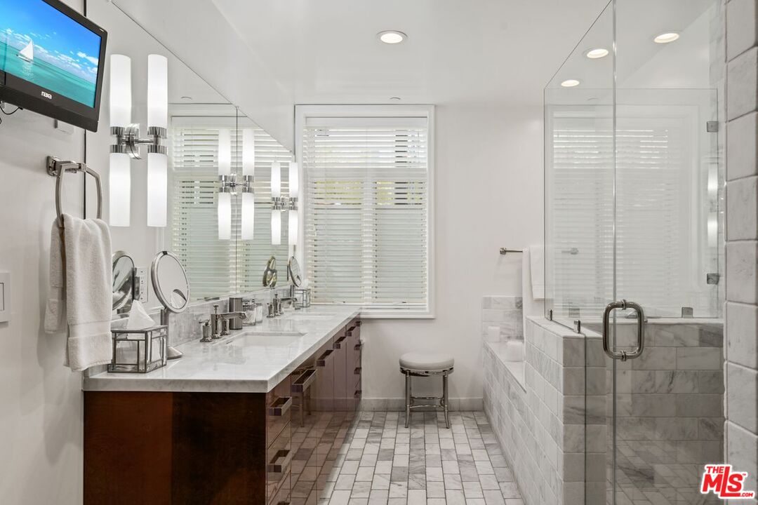 447 N Doheny Dr Unit: 102