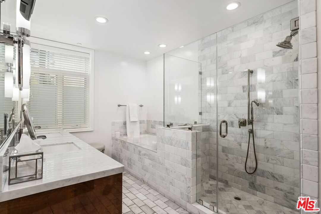 447 N Doheny Dr Unit: 102