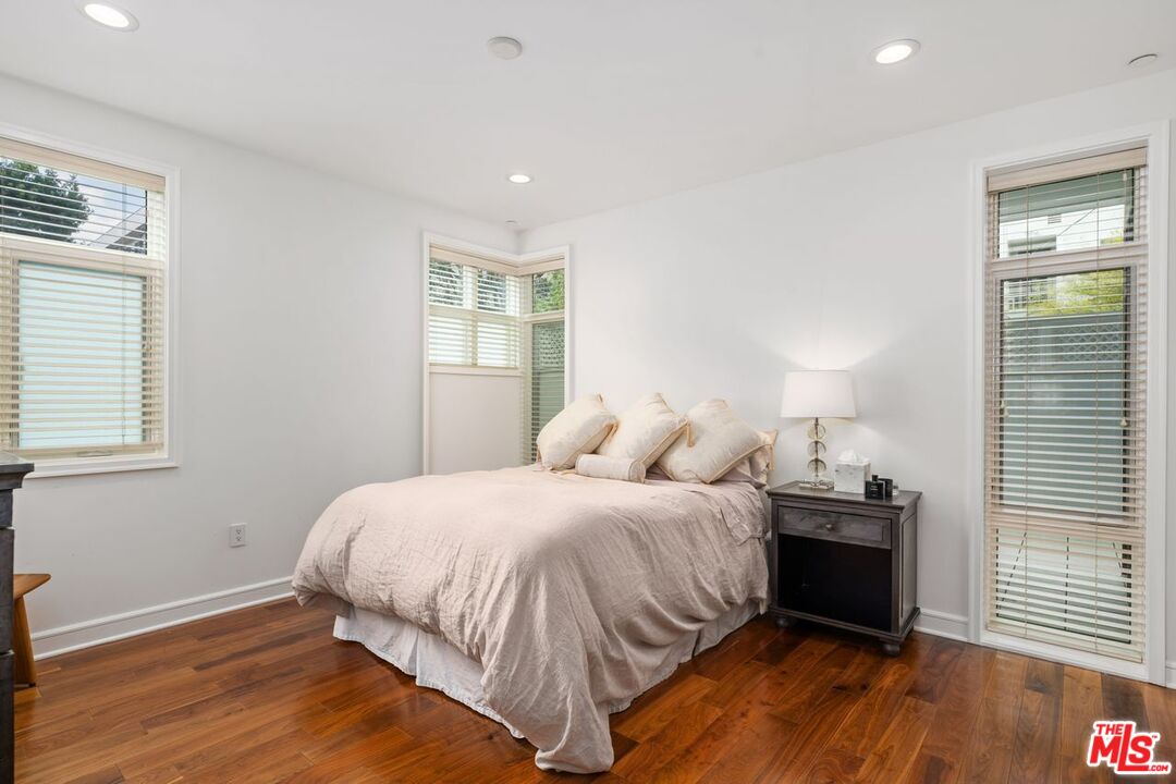 447 N Doheny Dr Unit: 102