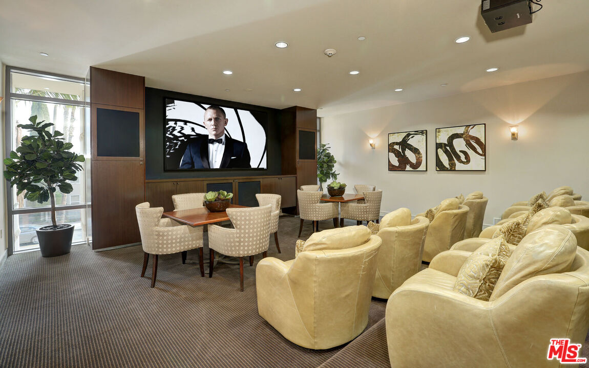 447 N Doheny Dr Unit: 102