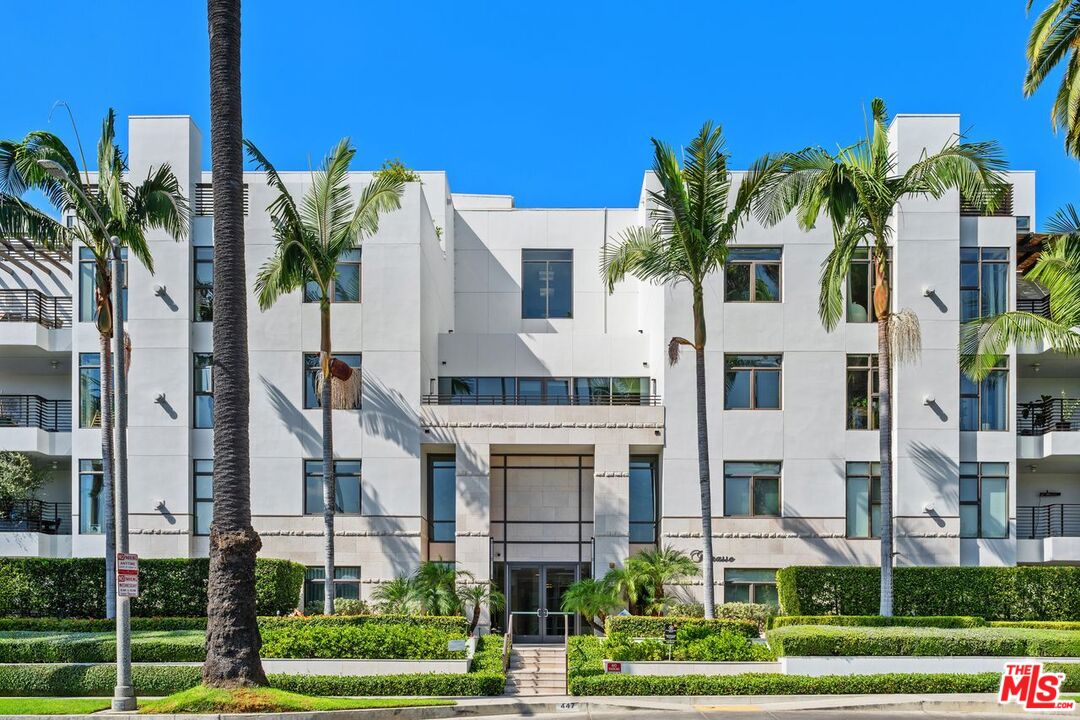 447 N Doheny Dr Unit: 102