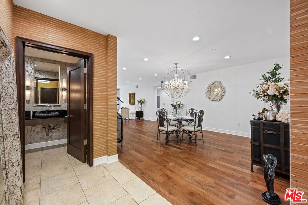 447 N Doheny Dr Unit: 102