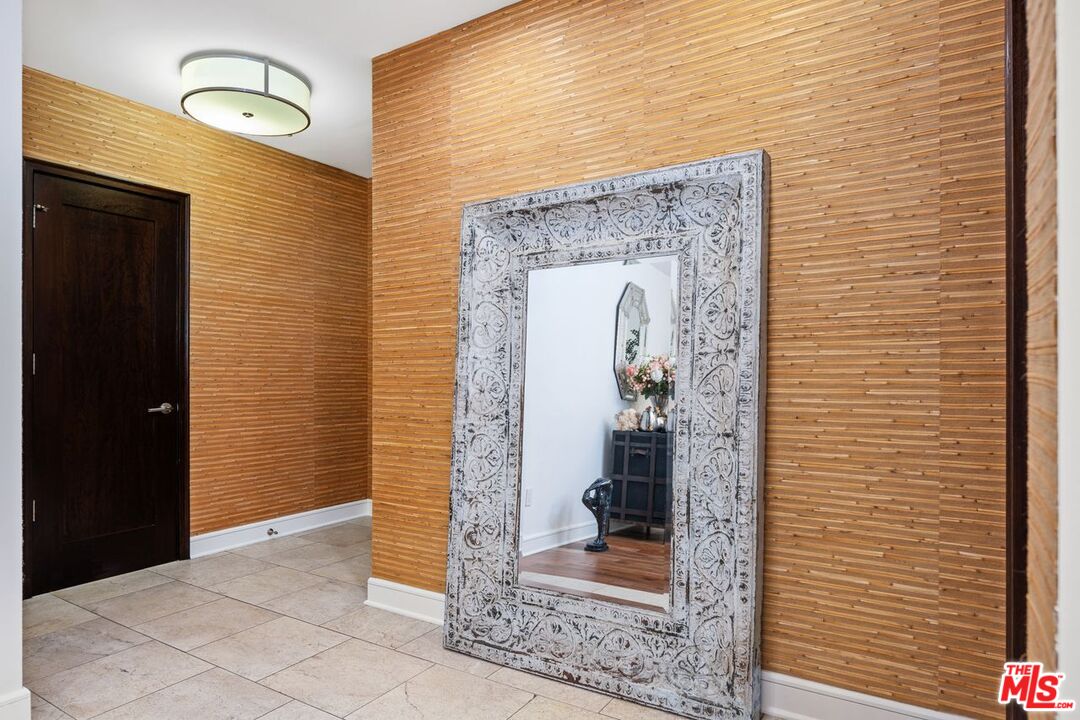 447 N Doheny Dr Unit: 102