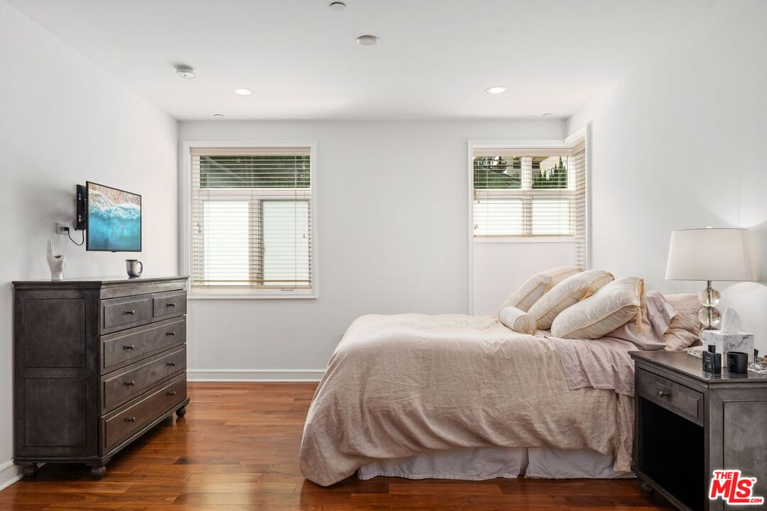 447 N Doheny Dr Unit: 102