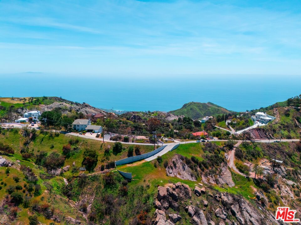 24775 W Saddle Peak Rd