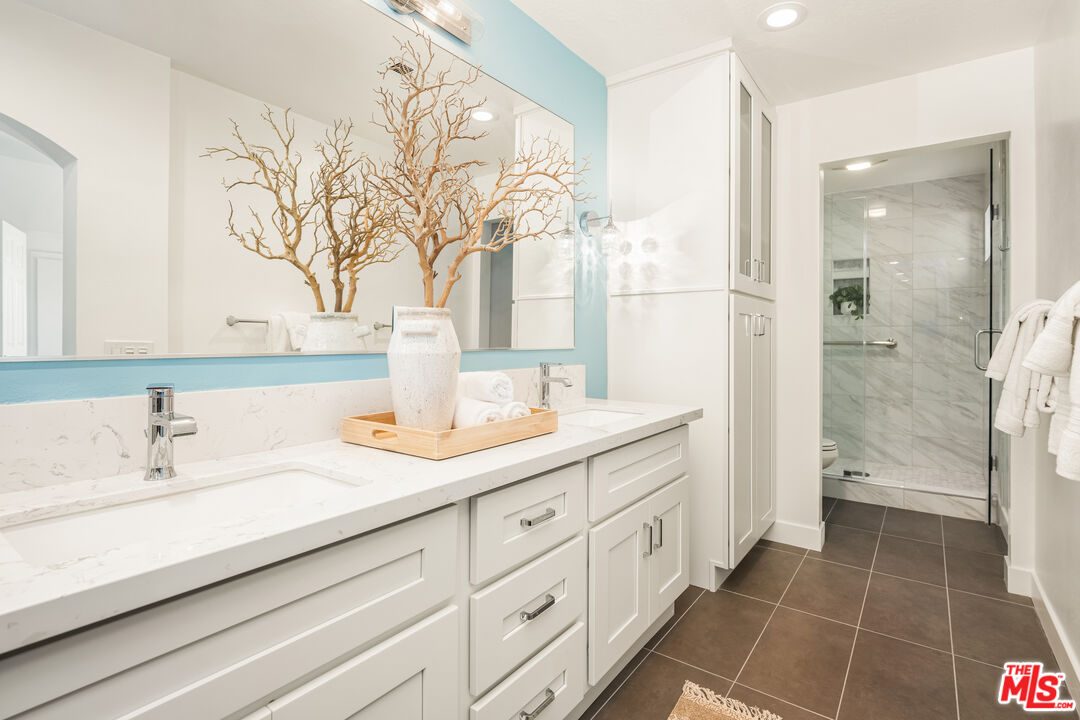 4643 E 4th St Unit: 22