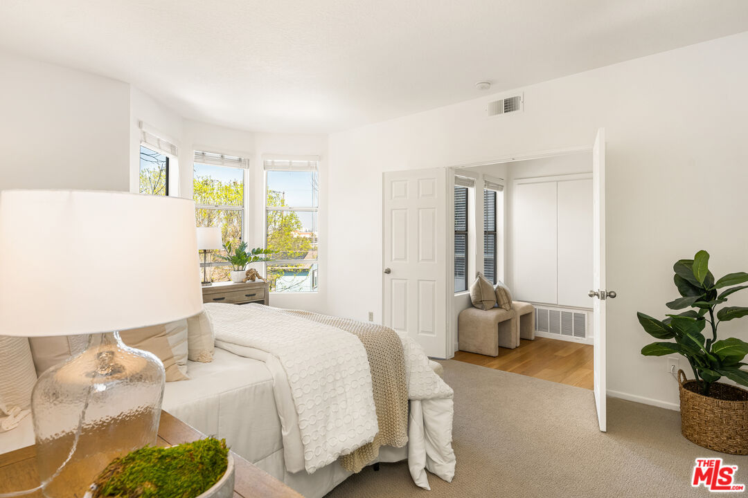 4643 E 4th St Unit: 22