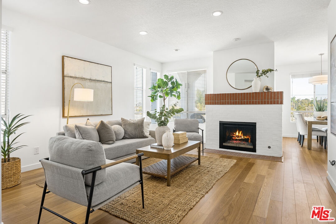 4643 E 4th St Unit: 22