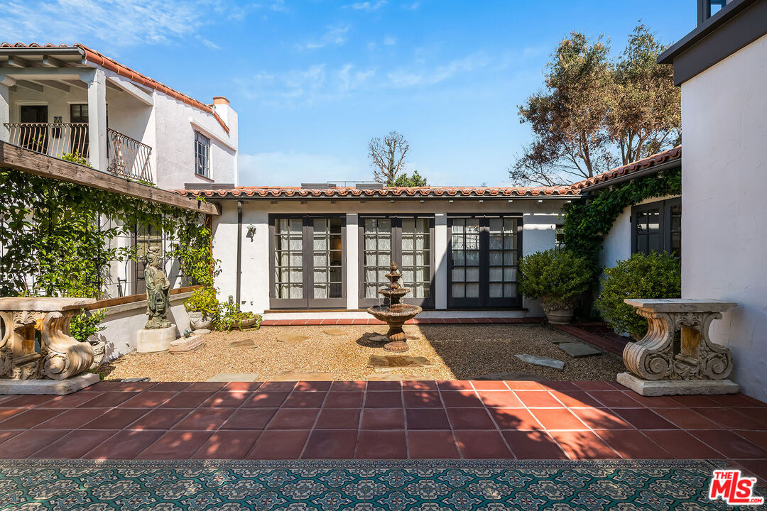 1046 Chautauqua Blvd