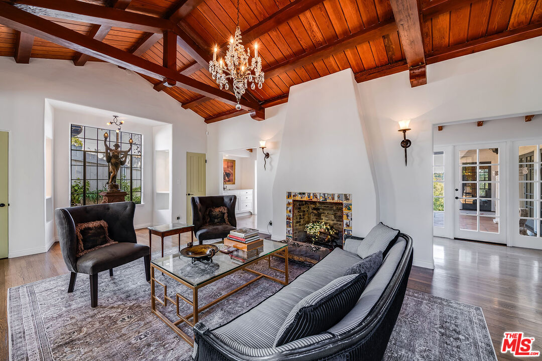 1046 Chautauqua Blvd