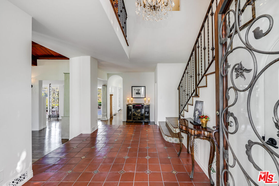 1046 Chautauqua Blvd