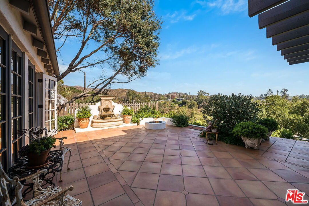 1046 Chautauqua Blvd